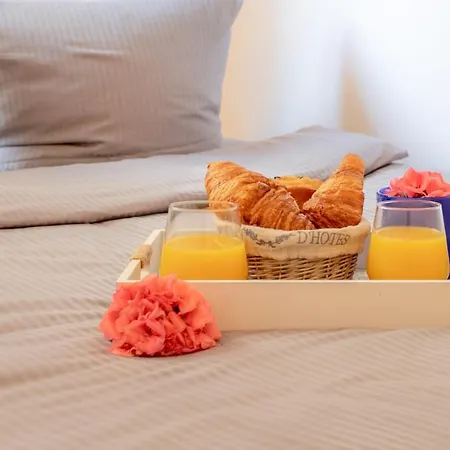 Boutique Center 3 Min Walk , Free Parking דירה ניס
