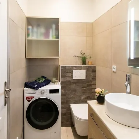 Boutique Center 3 Min Walk , Free Parking * ניס
